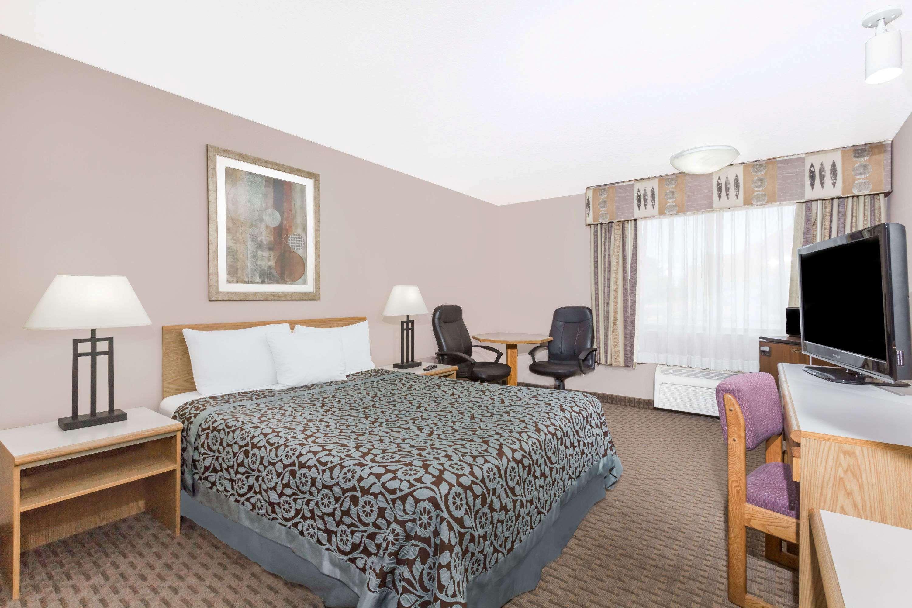 Days & By Wyndham Motel
