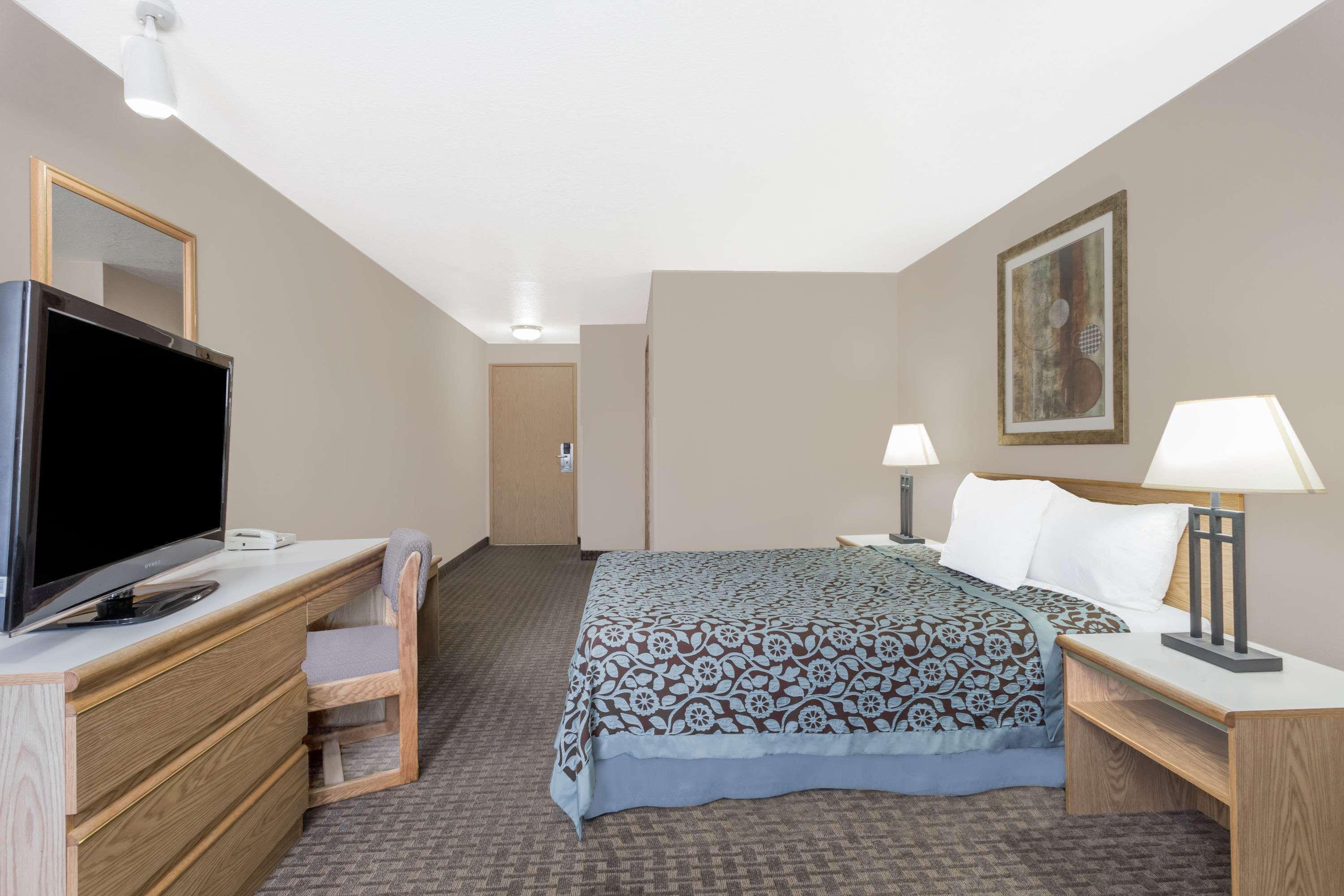Motel Days & By Wyndham